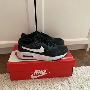 Womens Nike air max SC. Black and white
